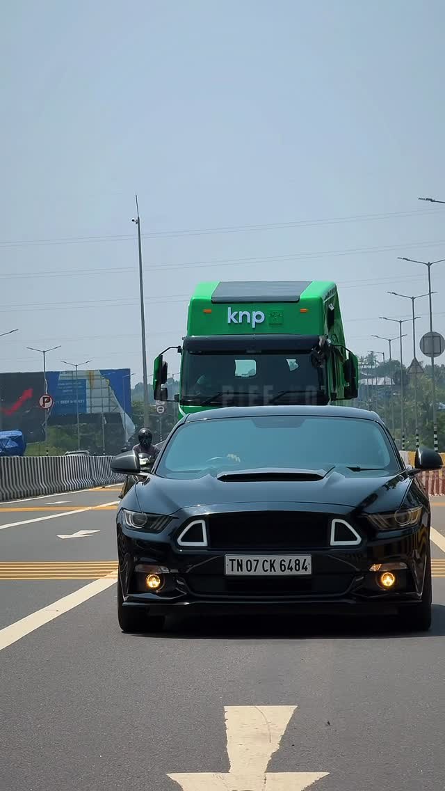 KNP green reefer fleet on the highway